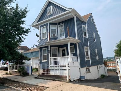 166 E 17Th St