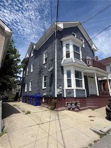 10 La Vaughn St