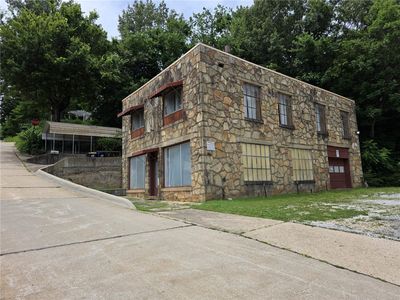 219 W Rush Ave