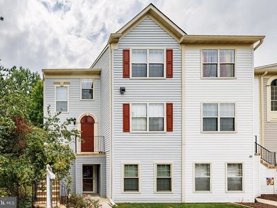 30 Sandstone Ct