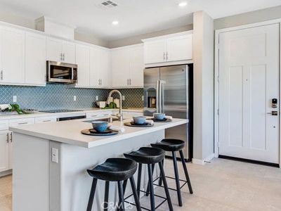2837 E Amberley Privado