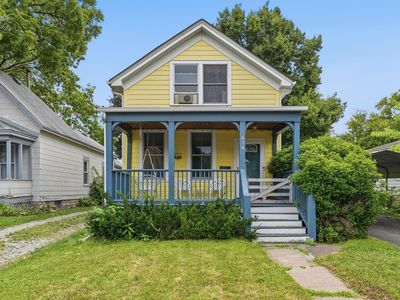 414 Banfil St