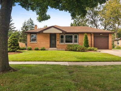 Property at 10 N School St, Mount Prospect, IL
