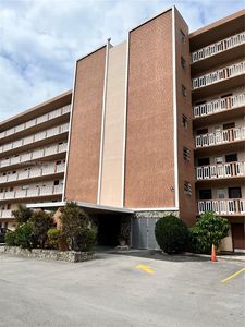 301 NE 14th Ave APT 306