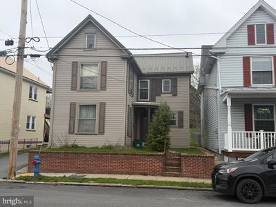 375 W Queen St
