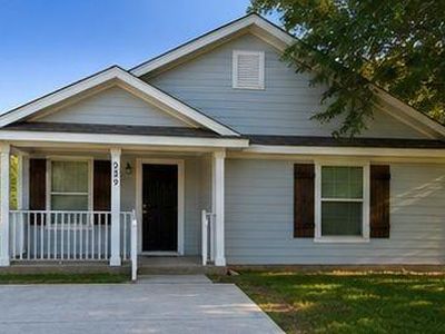 239 E Melville Dr