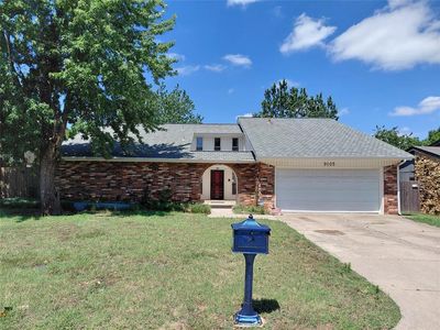 9105 Pebble Ln