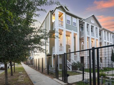 615 W 24th St