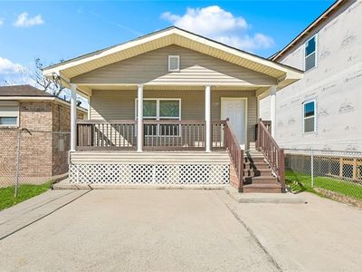 2416 Piety St