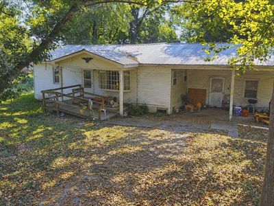 195 Oaks Ln
