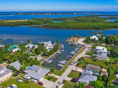 5712 SE Nassau Terrace