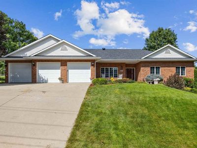 2332 E Washington St