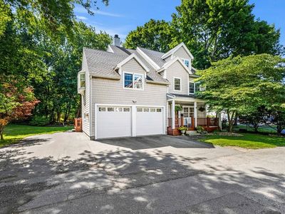 11 Woodbury Ct