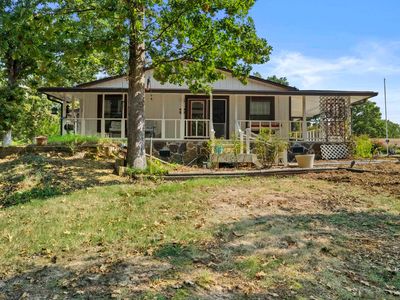 17 Lakeshore Dr
