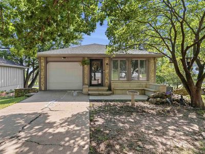 Property at 1800 Cedar Crest Dr, Manhattan, KS