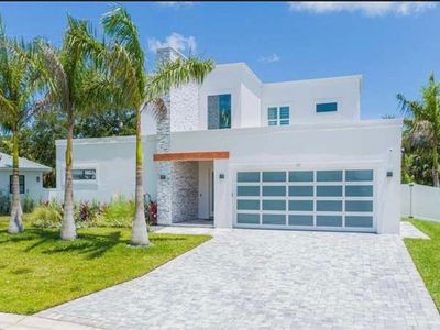 811 30th Ct E
