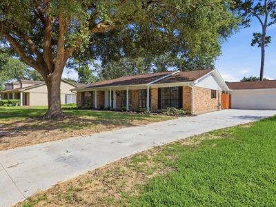 4835 Regina Ln