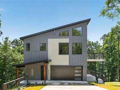 10 Selkirk Ln