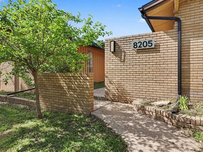 8205 Golden Oaks Rd