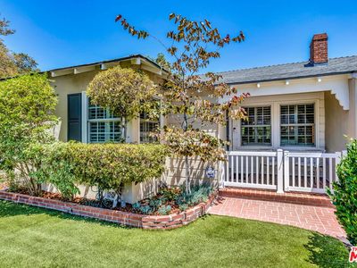 10257 Camarillo St