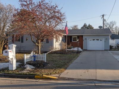 239 W Kinne St