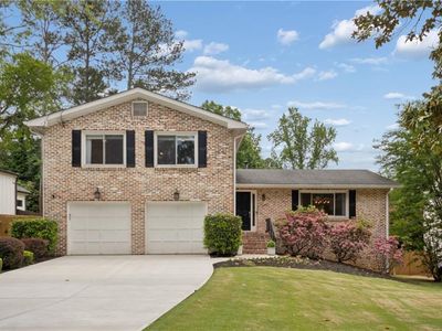 1493 Runnymeade Rd
