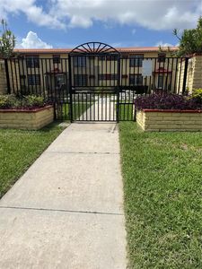 617 SW 11th St APT 14E