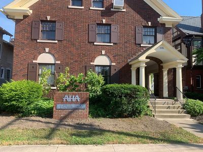 235 W 7th St