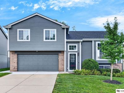 11805 Mary St