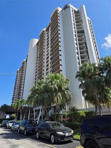 1800 NE 114th St APT 911