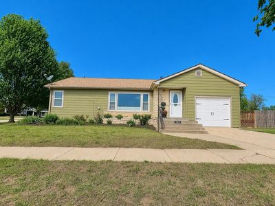 122 W Vine St
