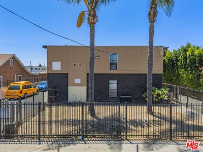634 W 92nd St