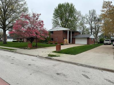 2220 Aldo Blvd