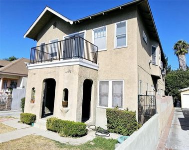725 W 41st Pl