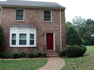 271 Woodcastle Dr