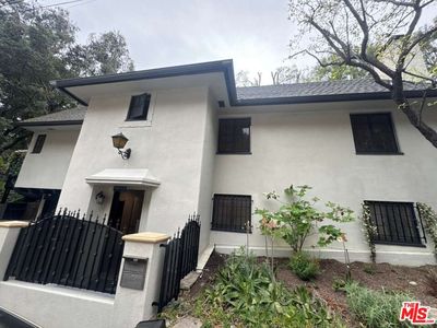 2933 Ledgewood Dr