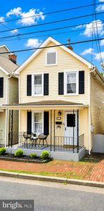 218 E 6th St