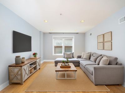 99 Montgomery St APT 3C