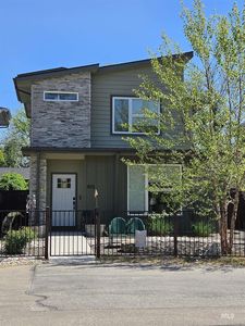 1634 S Oakland Ave