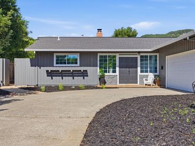 2725 Las Gallinas Ave