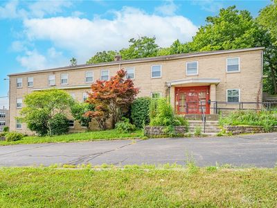 220 W Siebenthaler Ave