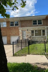 2646 E 77th St