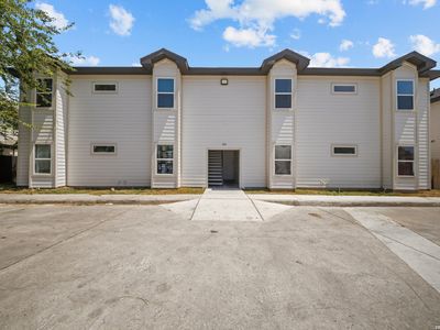 7610 Windsor Oaks