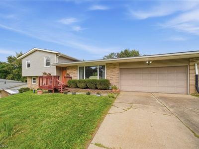 3707 Dauphin Dr NE