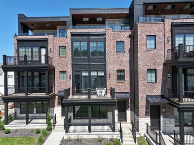 52 1st St
