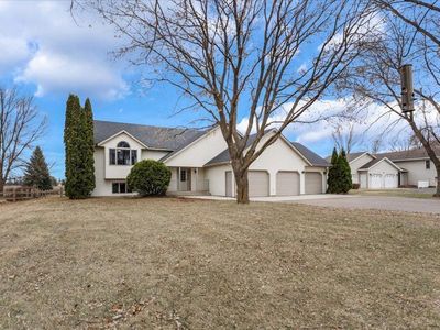 5637 E Lake Carlos Dr NE