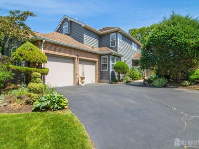 19 Fairway Blvd