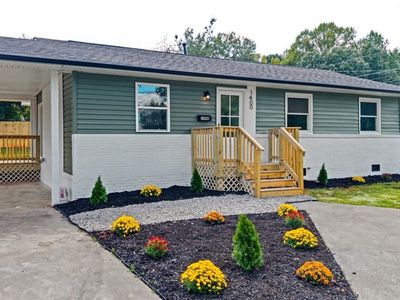 1400 E Sedgefield Dr