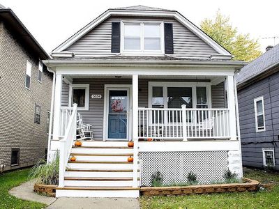 Property at 5654 W Byron St, Chicago, IL