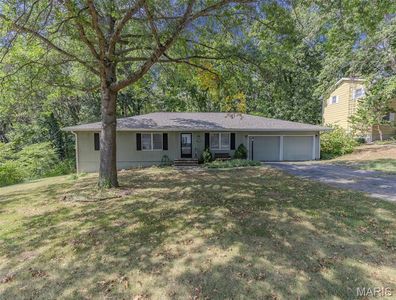 Property at 320 Hillcrest Dr, Carlinville, IL